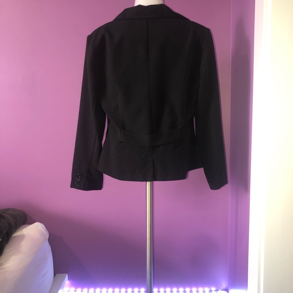 Blazer - Picture 2 of 2